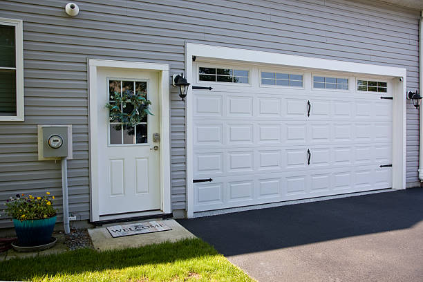 24/7 Emergency Garage Door Panel Replacement experts in Saraland, AL